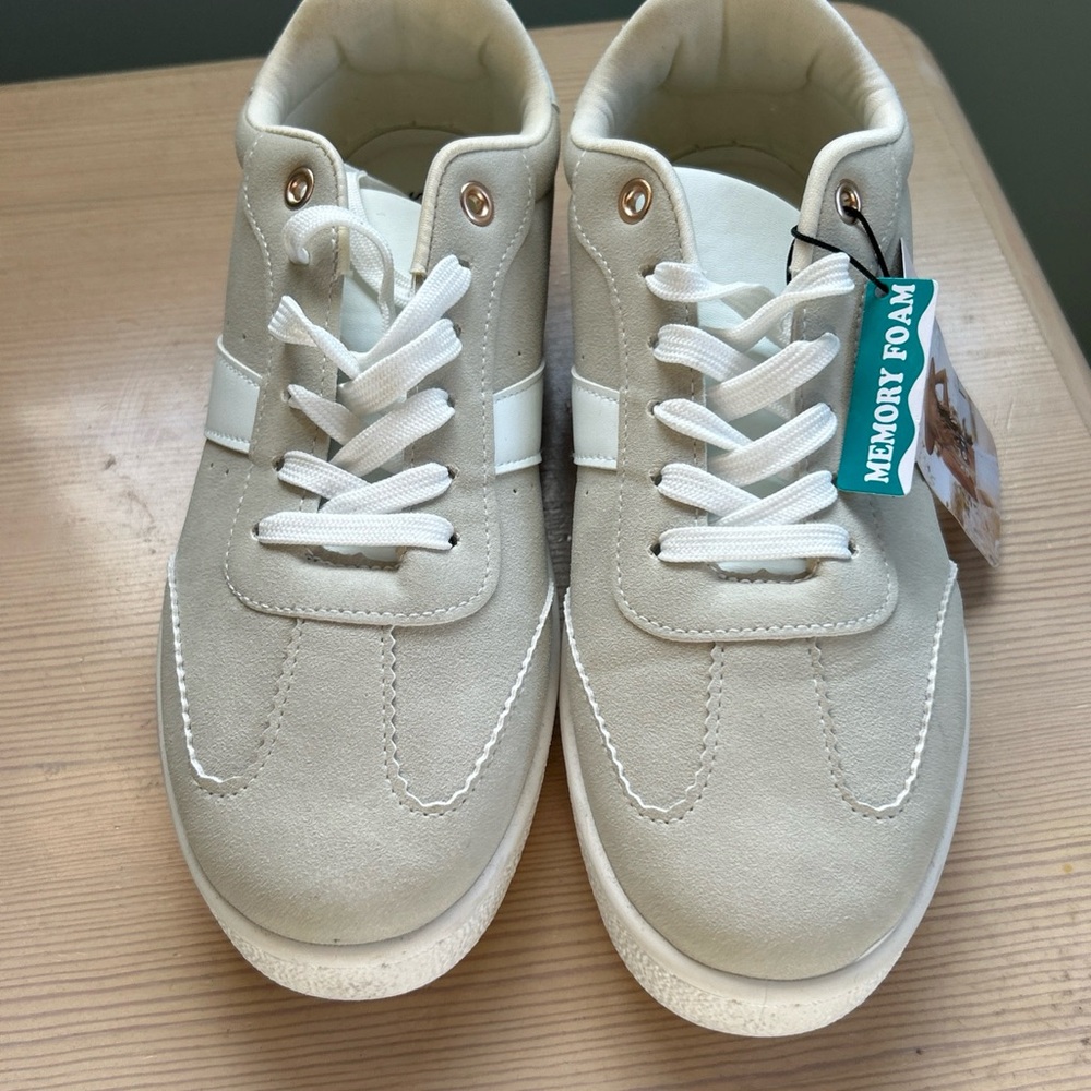 NWT Sincerely Jules Comfort Women's Memory Foam Sneakers Beige Size 7.5 - Picture 3 of 14